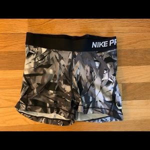 Pattern Nike Pro shorts size S